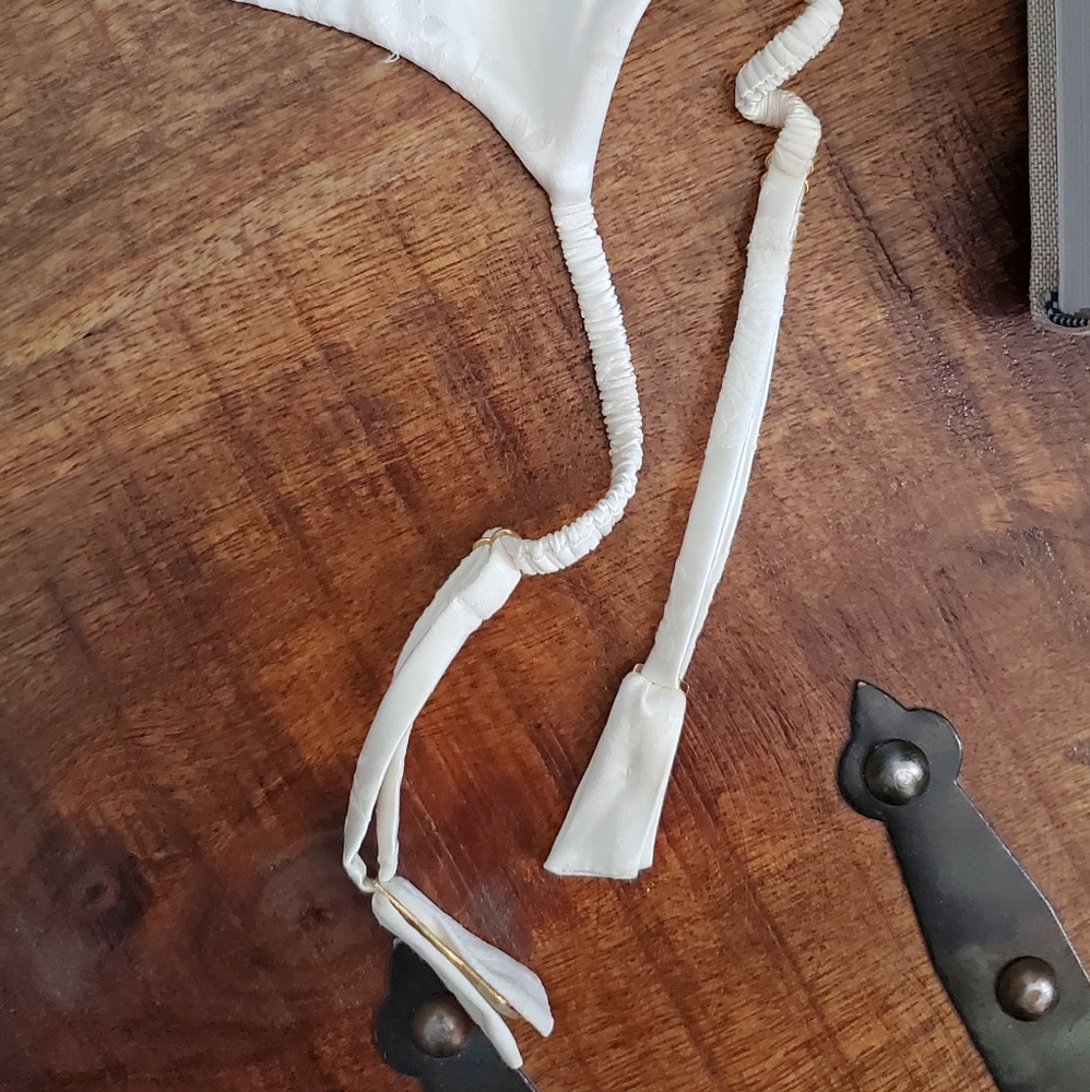 🤍 Victoria's Secret White Floral Garter Belt 🤍 - Picture 4 of 12